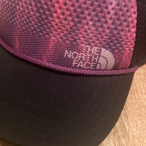 The Northface adjustable Flash Dry Cap - Picture 2 of 5
